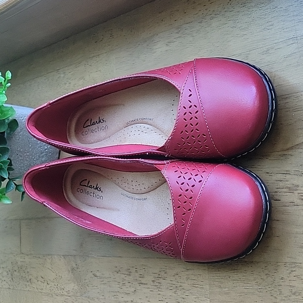 Clarks Collection | Cora Iris Slip-On Flats |  9M | Cuir Rouge (Red) Leather